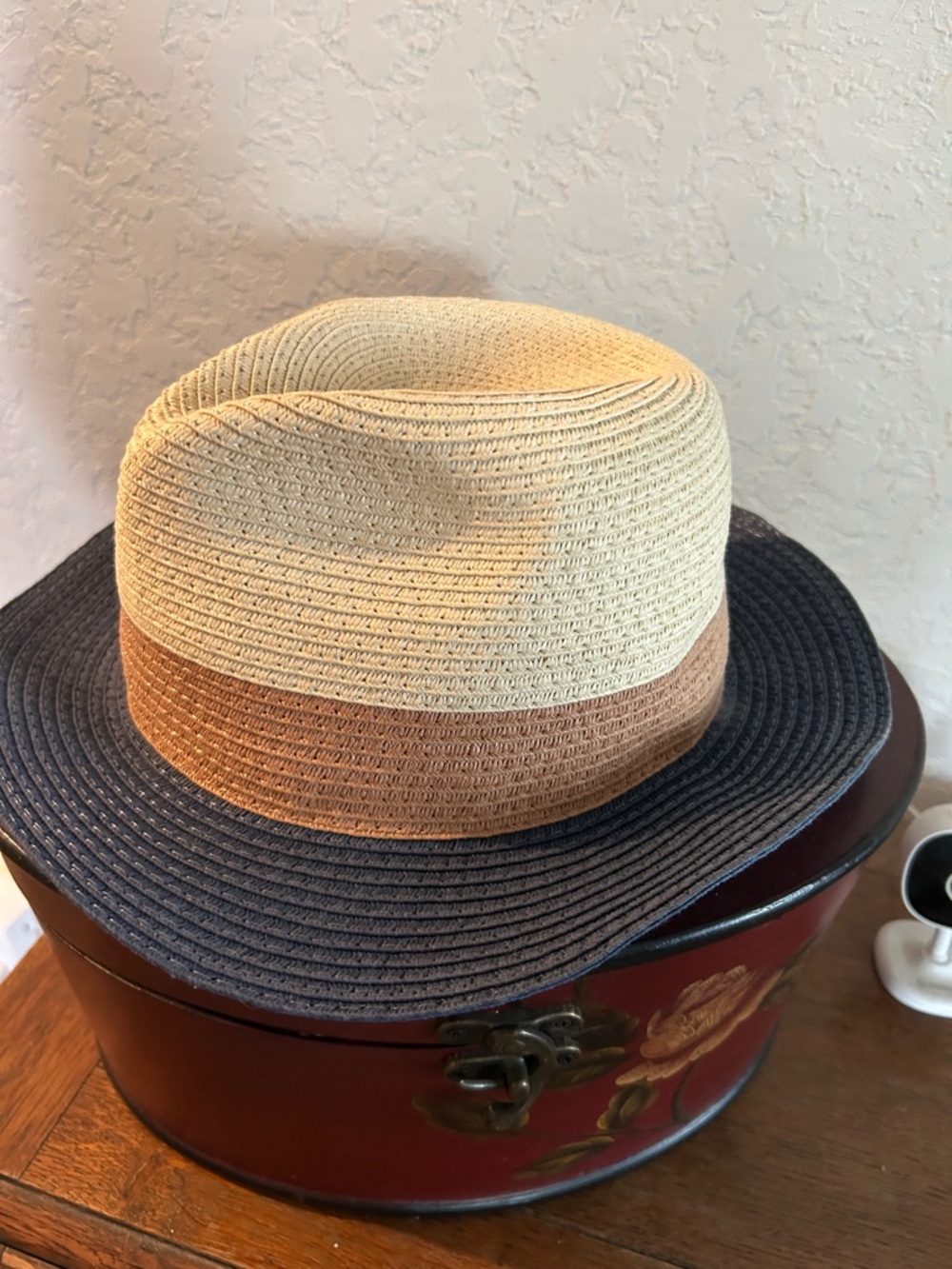 Men's Tri-Color Straw Fedora Hat in Cream, Brown & Navy